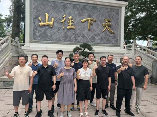 汗水澆灌同心路，徑山之巔啟新程